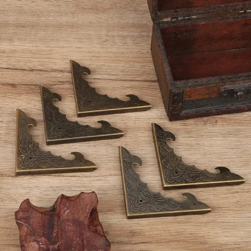 گوشه صندوقچه ( 4 عددی با میخ نصب)