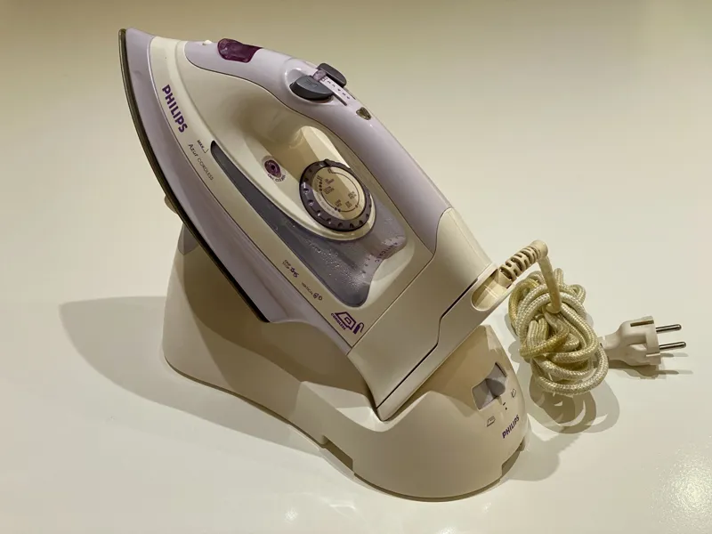 اتو پایه دار فیلیپس مدل Azur CORDLESS