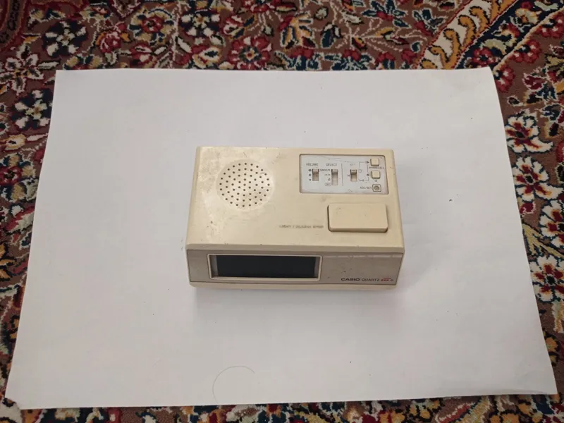 ساعت رومیزی قدیمی