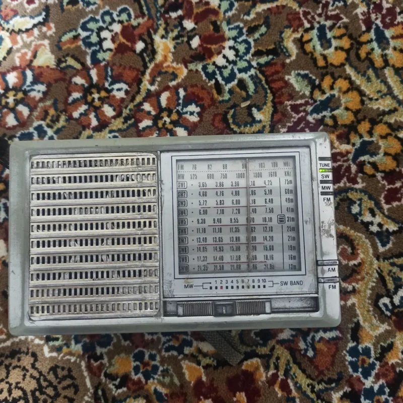 رادیو قدیمی کوچک