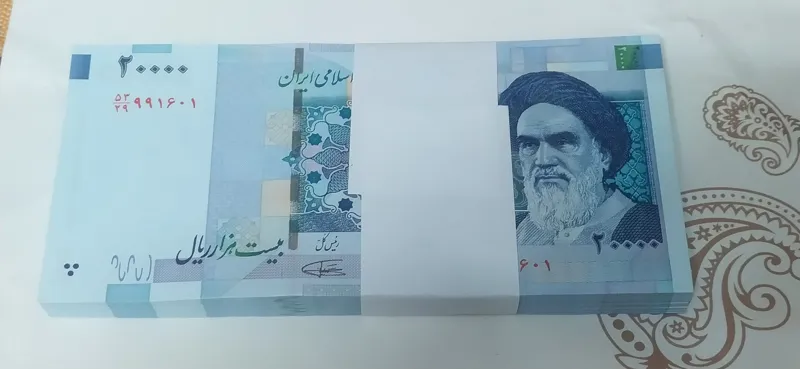 یک بسته اسکناس 2000 تومانی