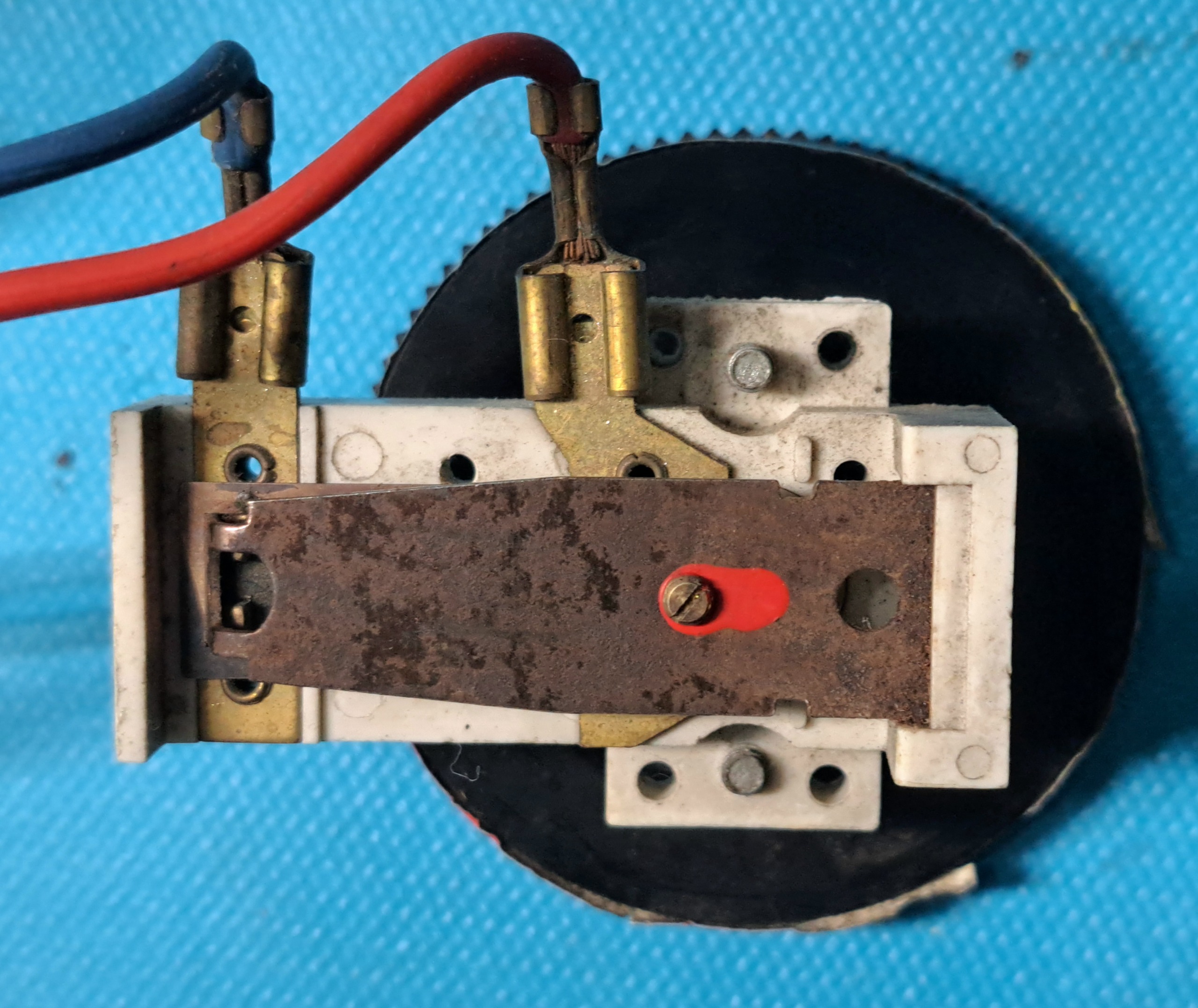 ترموستات یا رله حرارتی