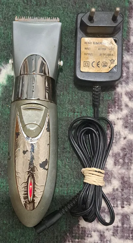 ریش تراش شارژی توضیحات دارد