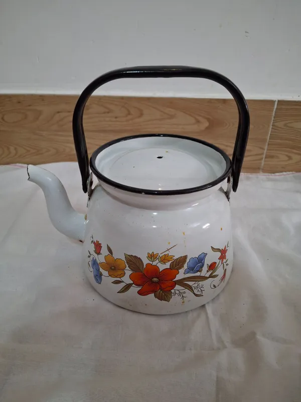 قوری قدیمی لعابی