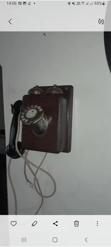 تلفن دیواری قدیمی پرتغالی