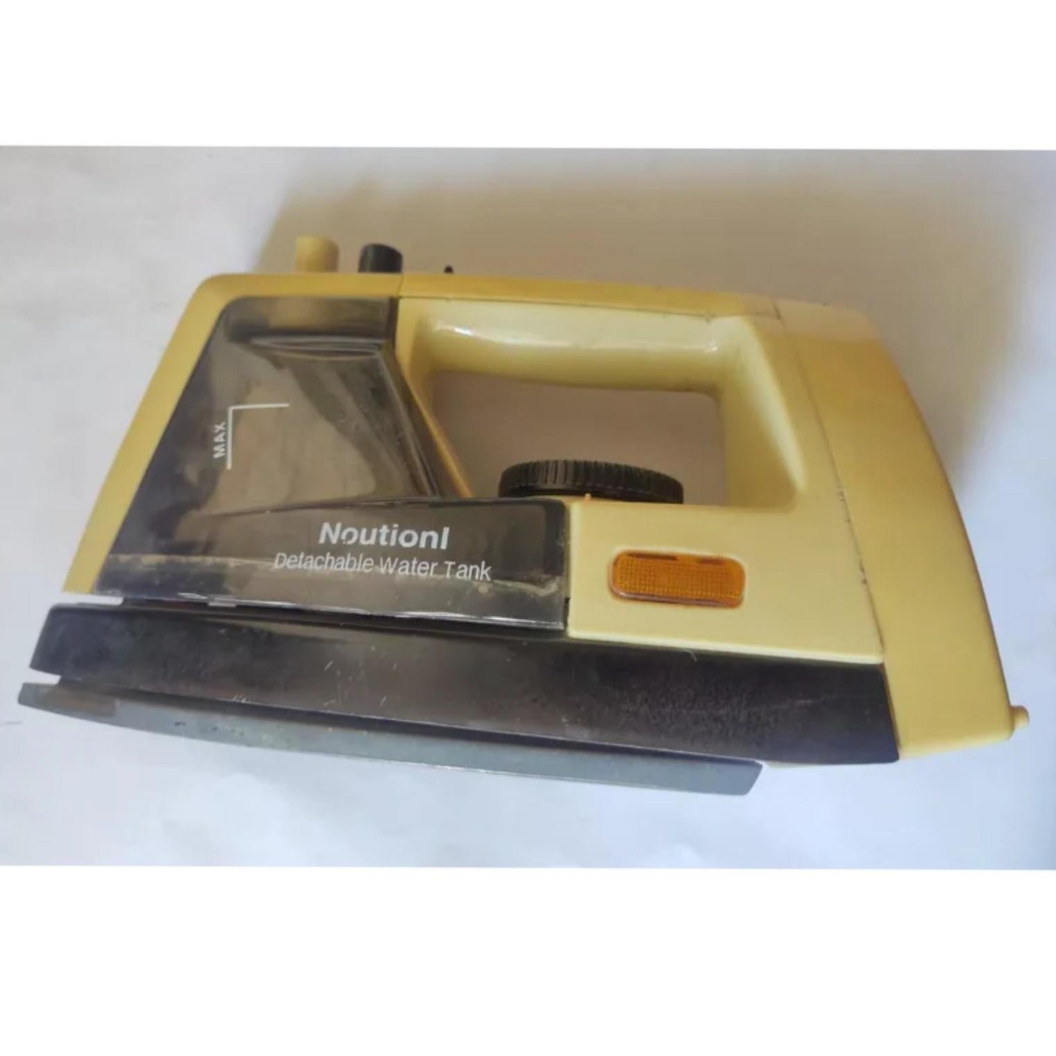 اتو قدیمی معیوب