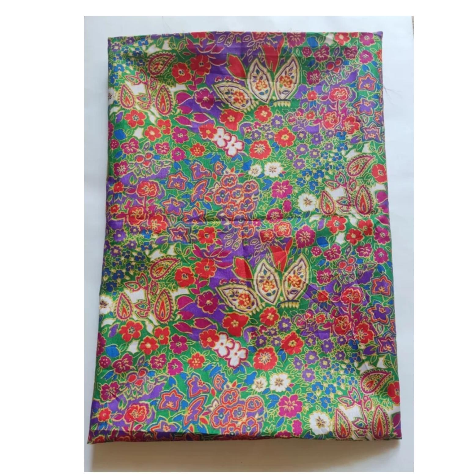 سه متر پارچه قدیمی گل دار