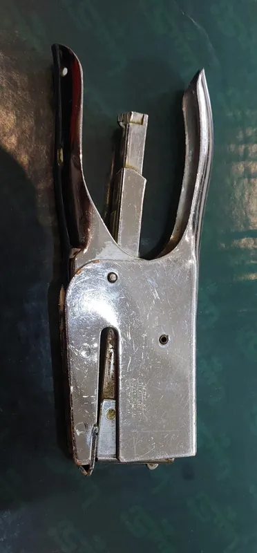 دستگاه منگنه سوئدی معیوب