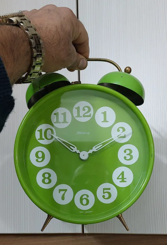 ساعت رومیزی کوکی قدیمی