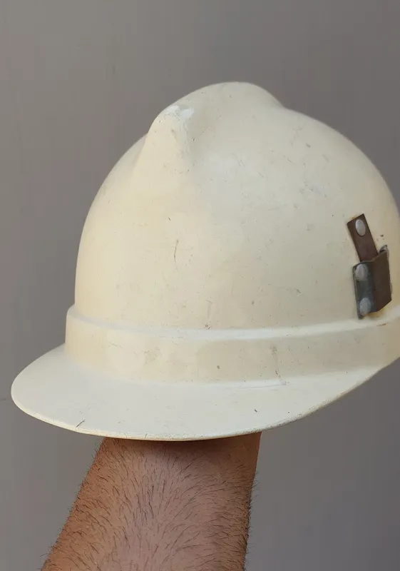 کلاه ایمنی قدیمی انگلیسی