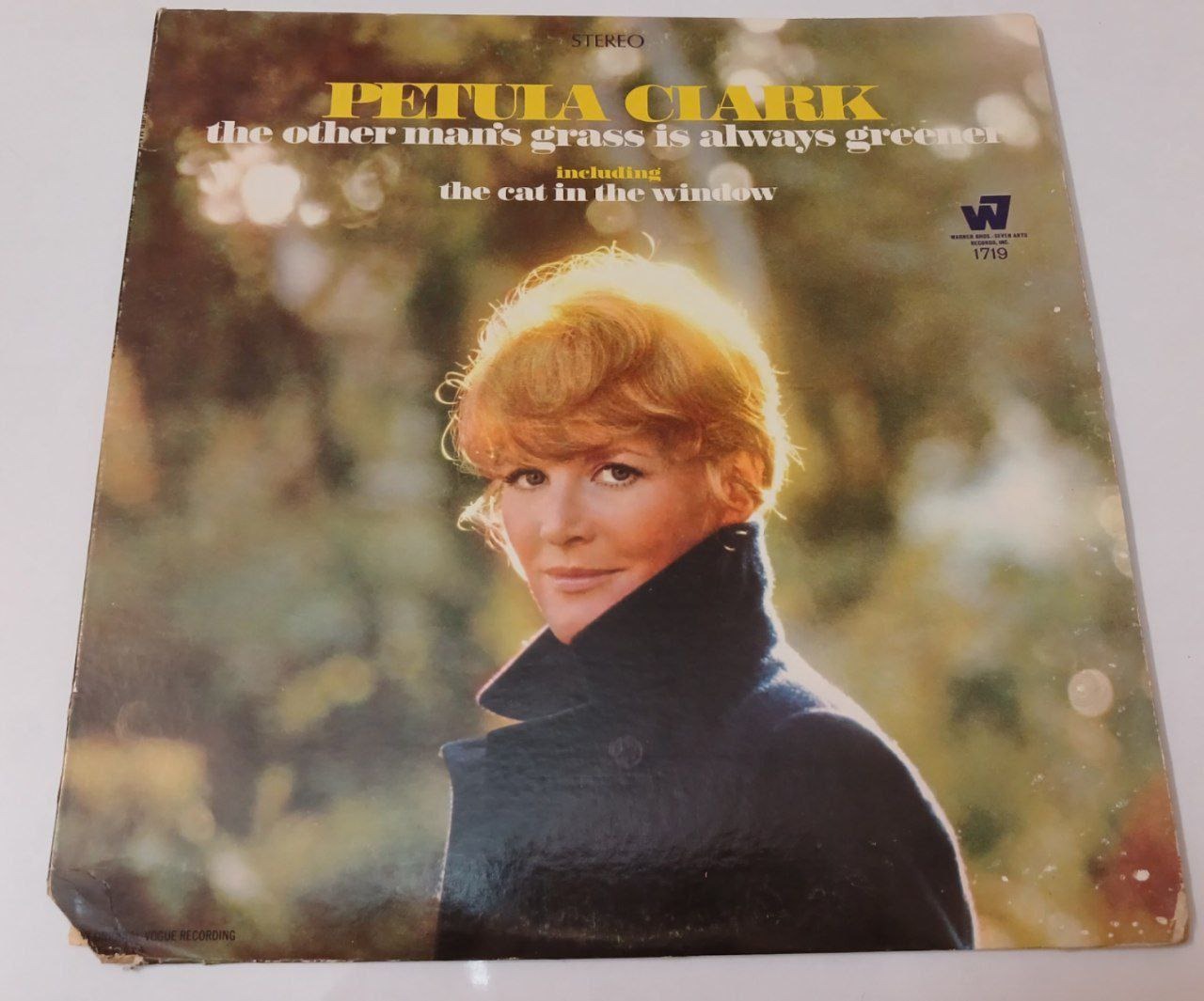 صفحه 33دور Petula Clark