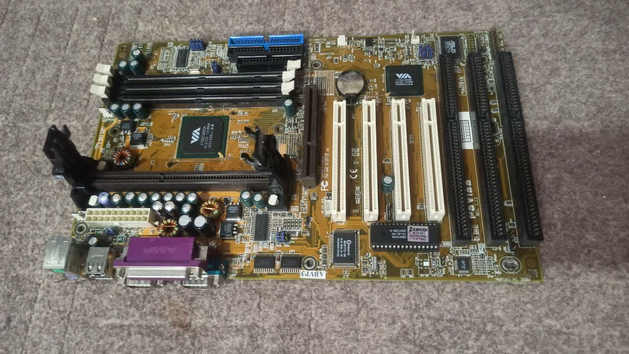 مادر برد قدیمی ASUS  P3V133 ( کد 7 )