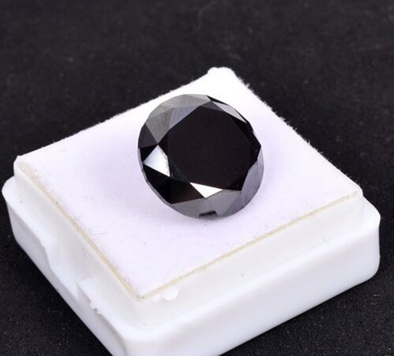 نگین موزانایت ( سایز درشت )