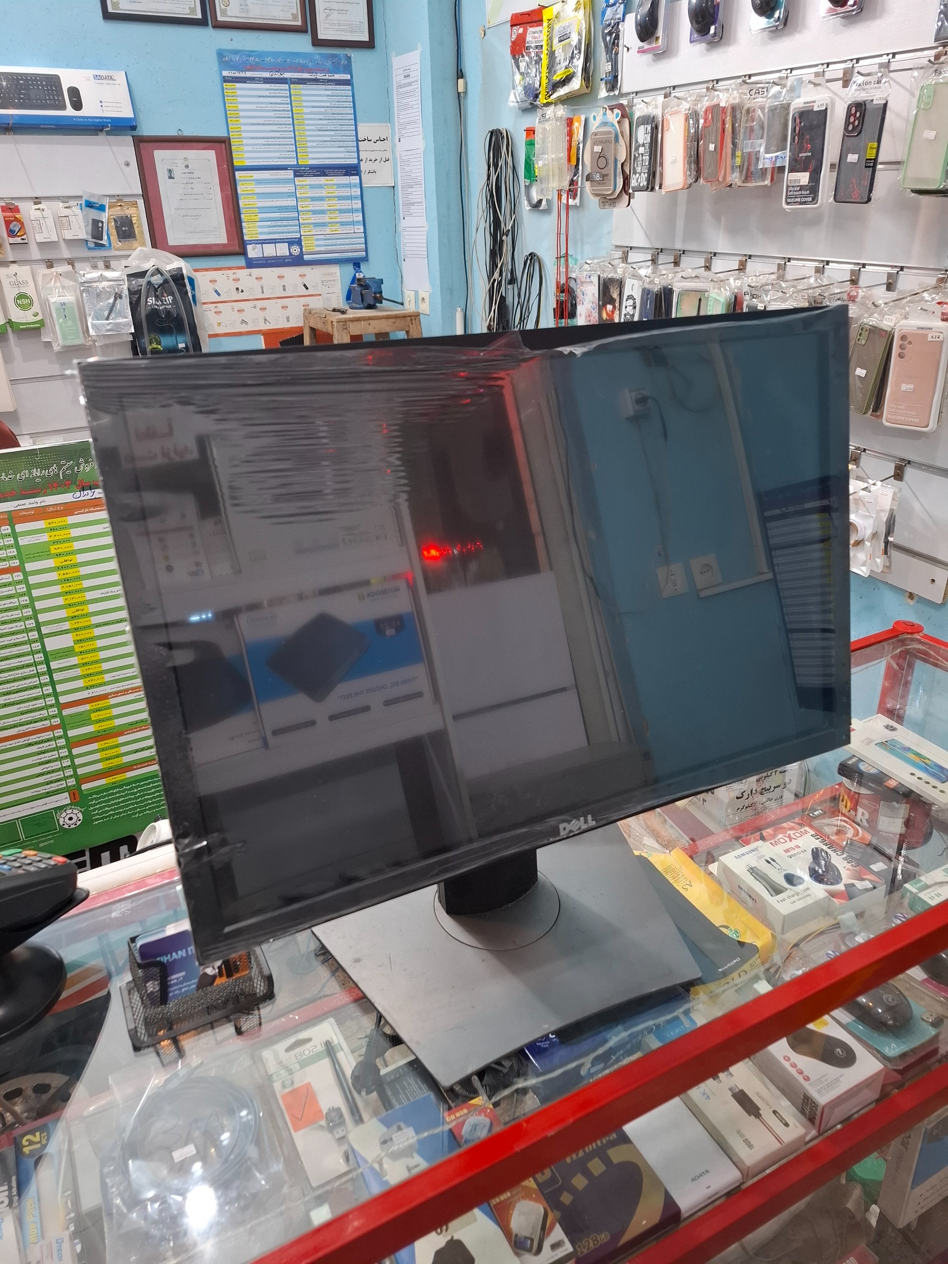 مانیتور 24 اینچ DELL مدل 2410F در حد نو
