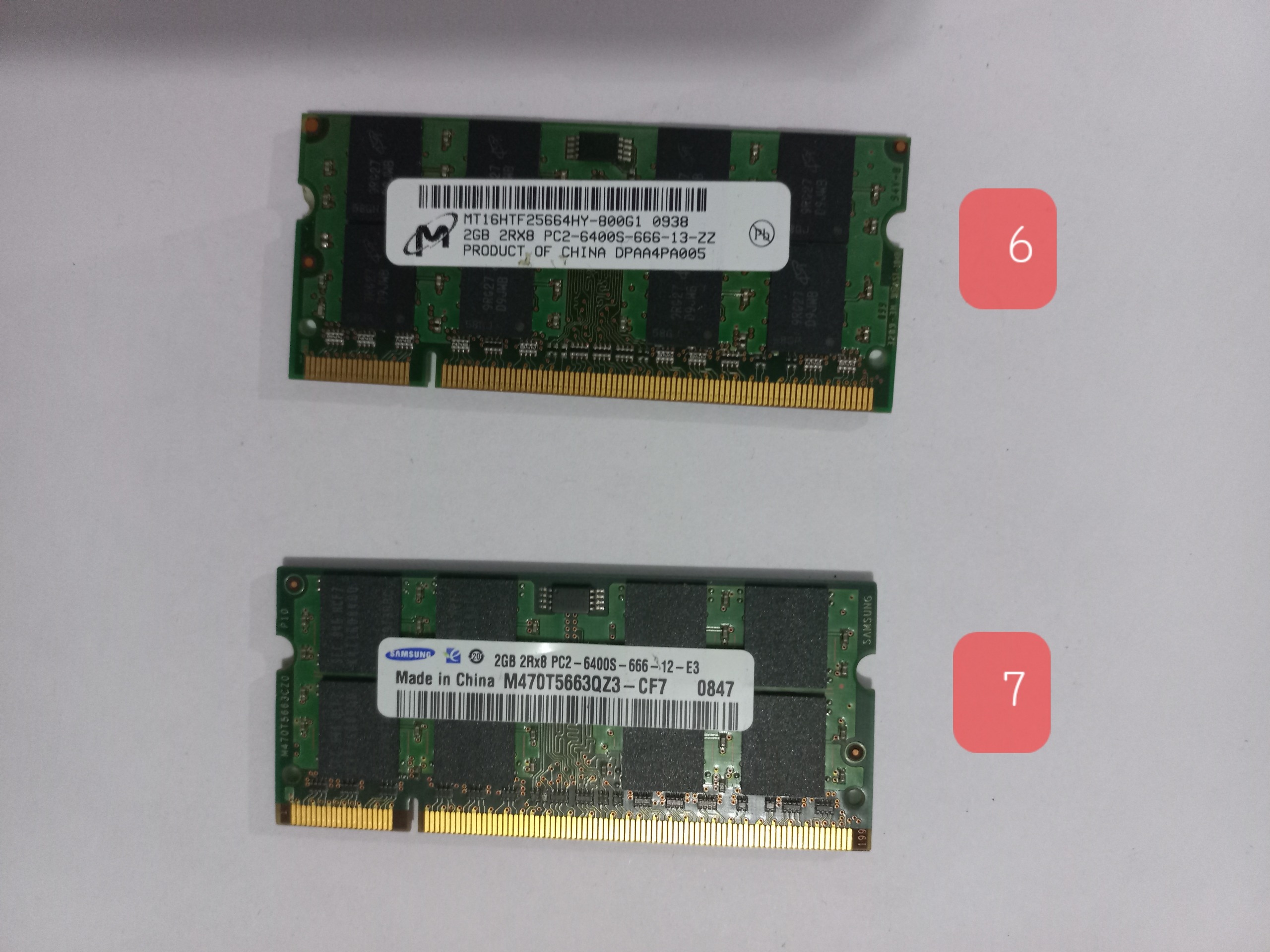 تعدادی رم دو گیگ DDR2 قیمت برای هر عدد