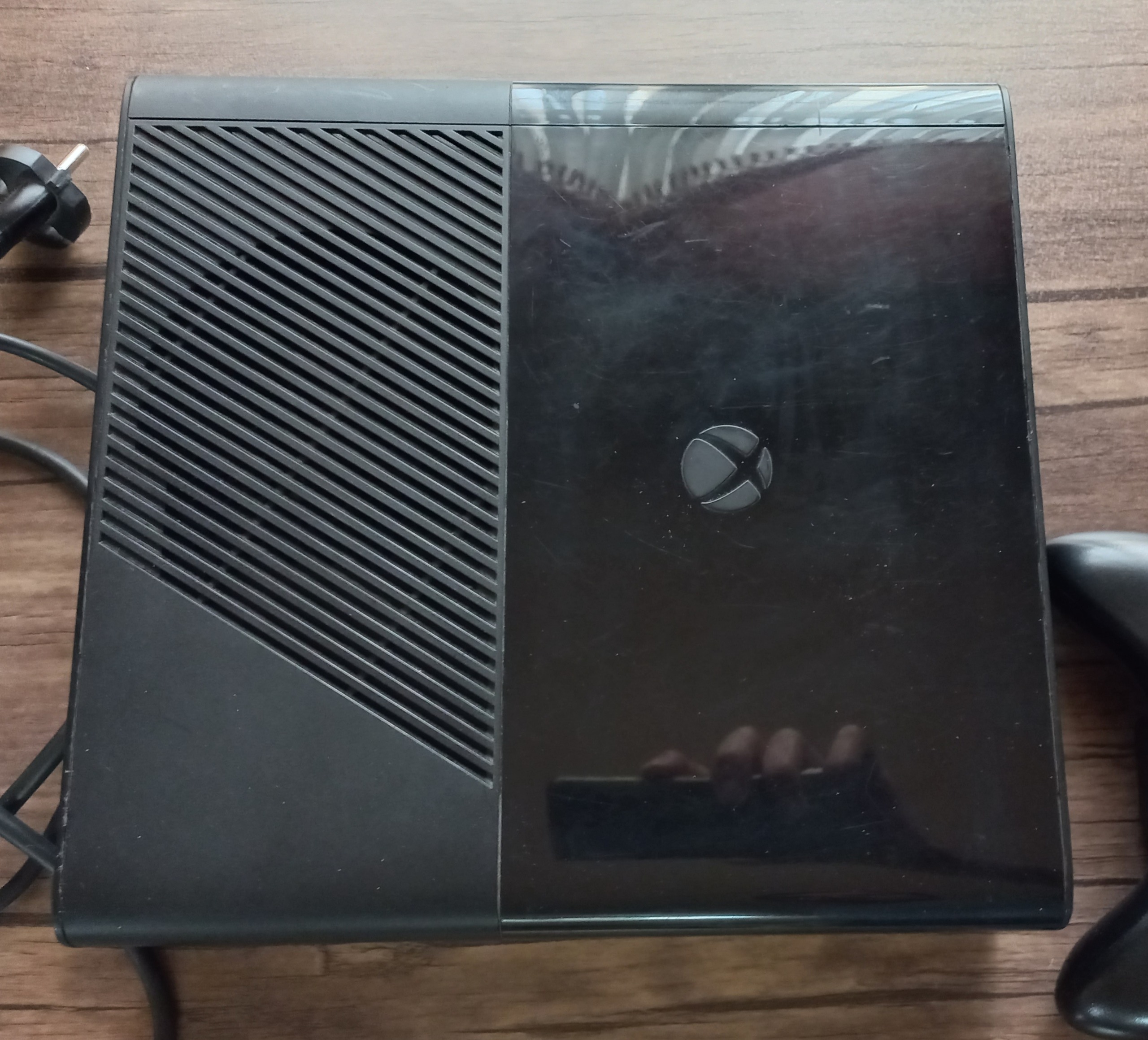Xbox 360 Super Slim بدون دسته و هارد با توضیح