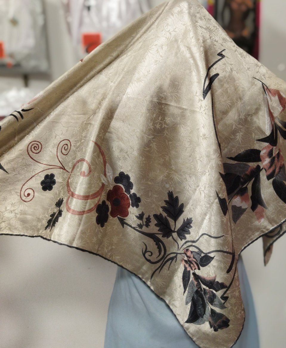 روسری ساتن طرحدار زنانه rs6ty