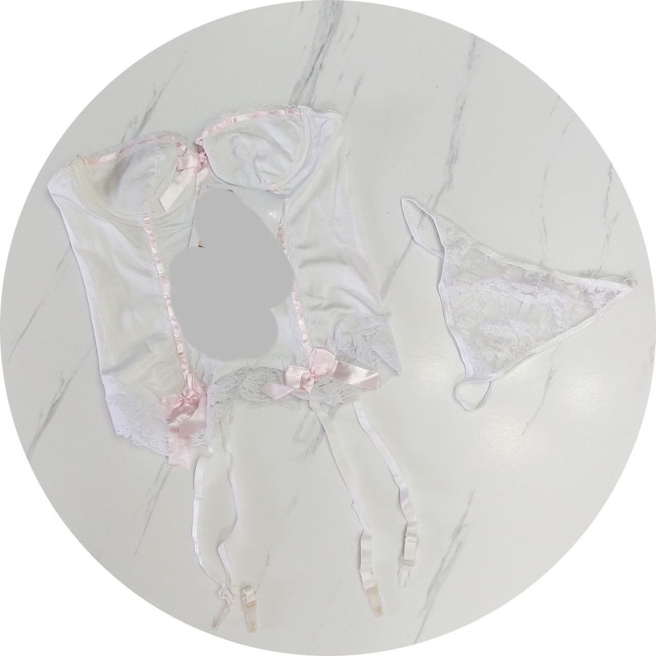 لباس زیر یا کرست ساعت شنی سفید