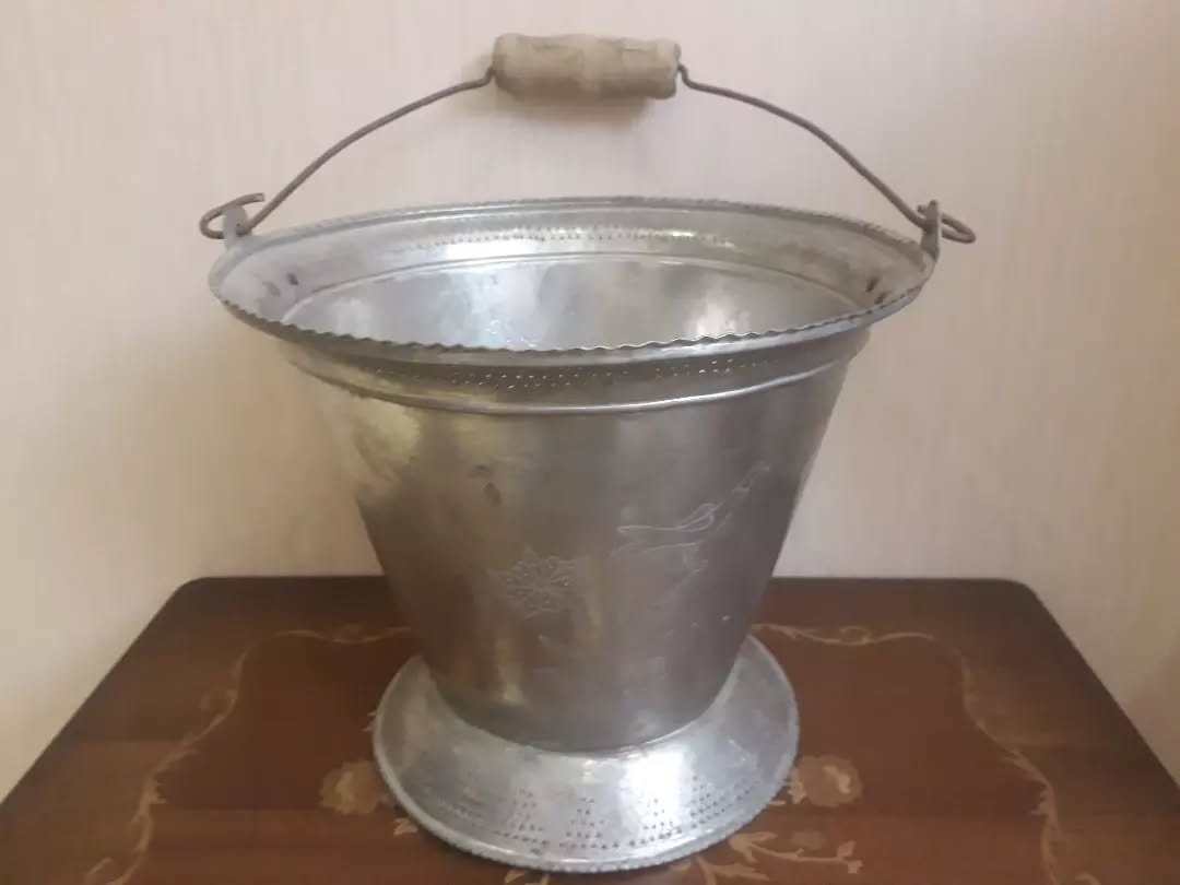 سطل مس زیبا و شبکه و قلم لب کنگره عتیقه