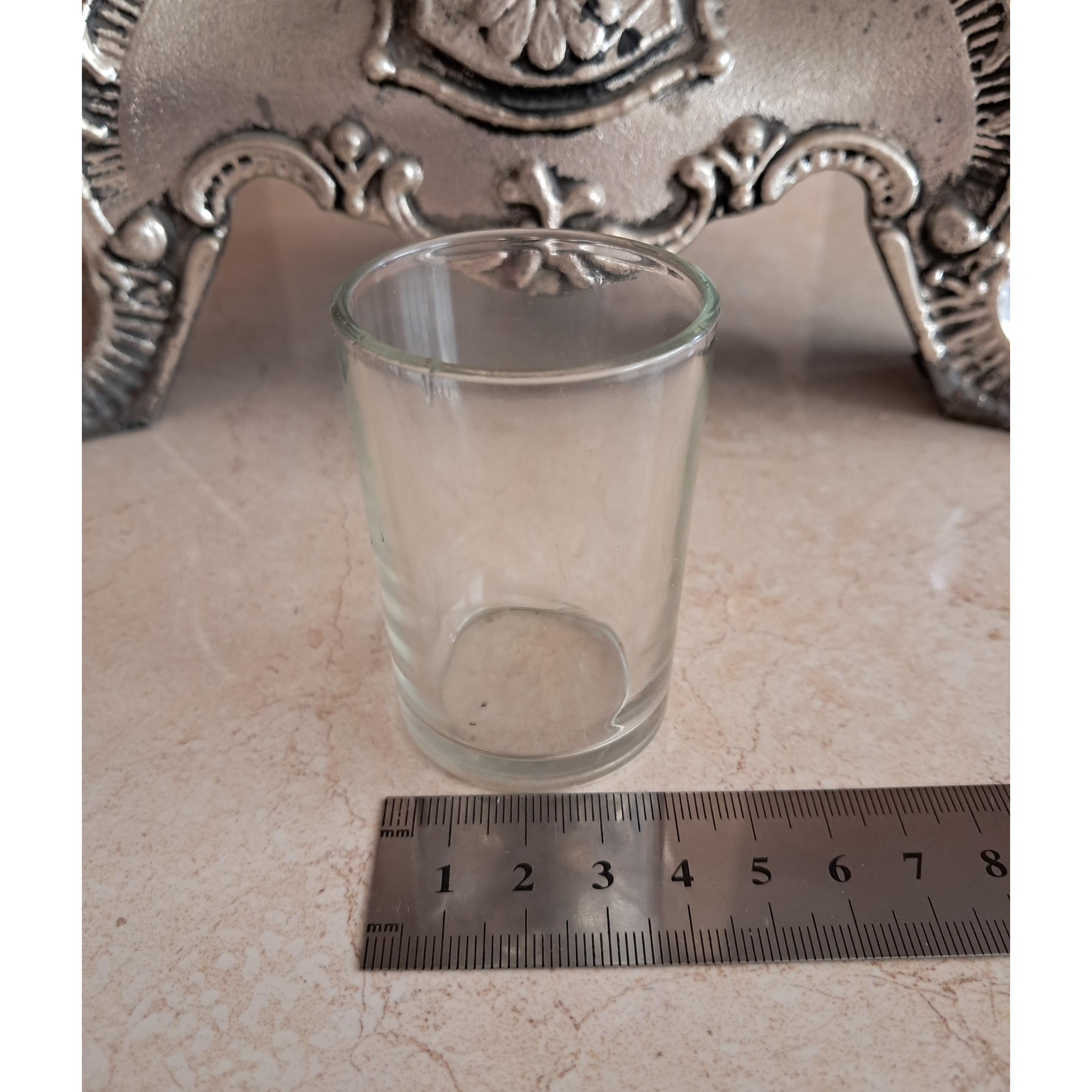 یکعدد استکان انگاره ای کوچک کمیاب سایز 1 (توضیحات)