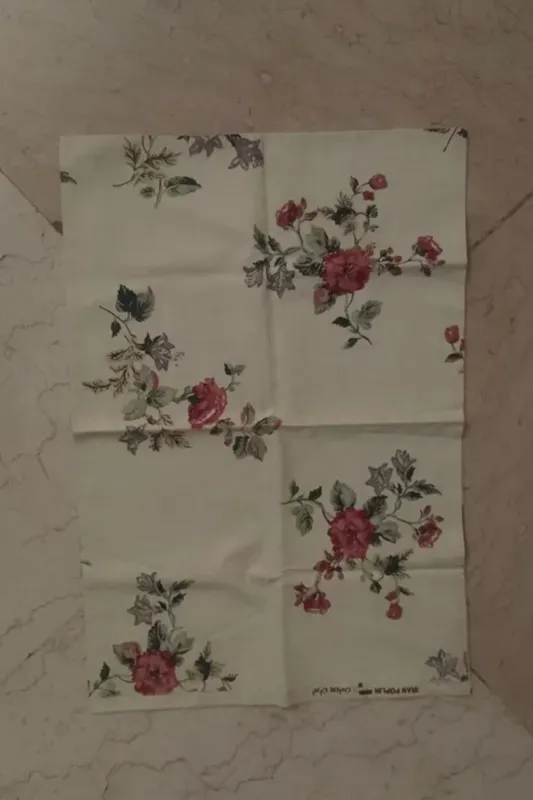 روبالشی تک متوسط کوچک گل زرشکی قرمز کرم 53در36