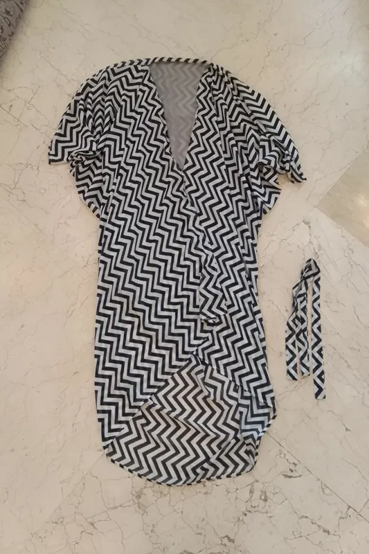 مانتو حریر سفید مشکی گشاد بلند راحت فری سایز