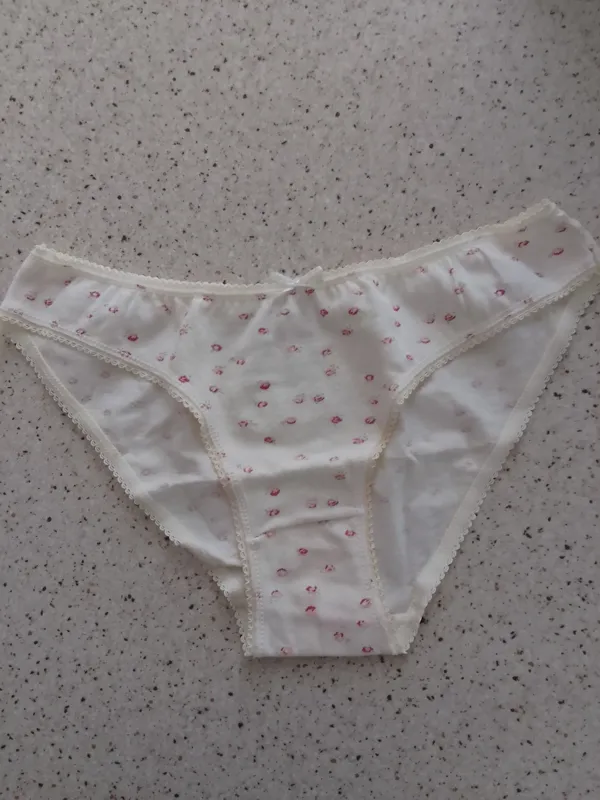 شورت دخترانه نخی سفید صورتی گلدار گل گلی سرخابی