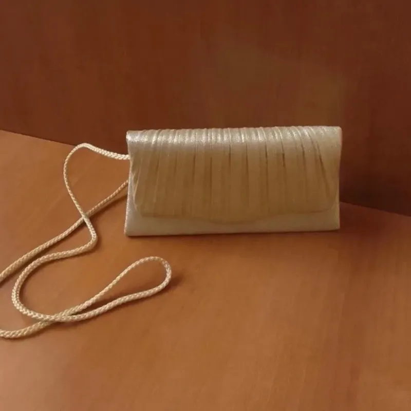 کیف مجلسی طلایی دستی کوچک زنانه با بند شاین اکلیلی