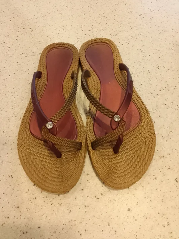 دمپایی روفرشی صندل کرم زرشکی نگین قرمز کرم زنانه