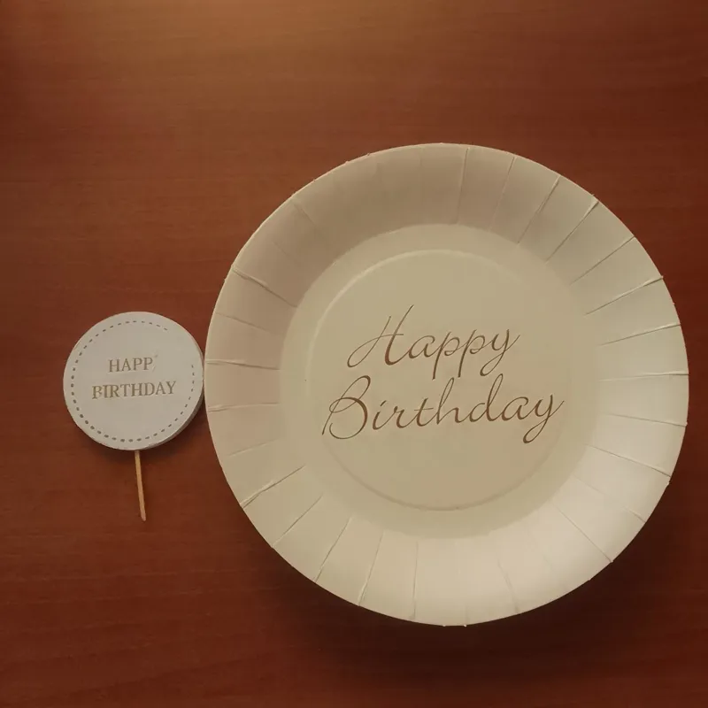 بشقاب کاغذی سفید طلایی تاپر تولد happy birthday