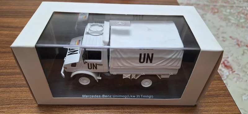 ماکت بنز یونیماگ 1/43