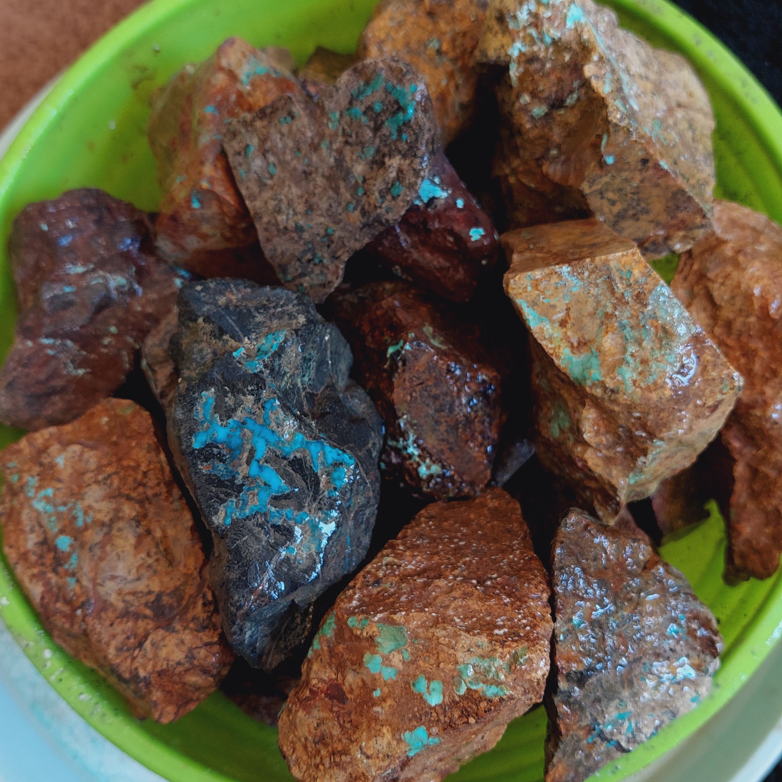 سنگ راف فیروزه نیشابوری اصل به صورت کیلویی