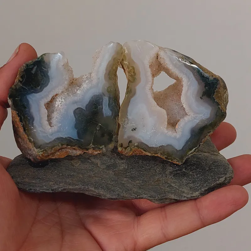 سنگ کلکسیونی عقیق شجر سلیمانی ژئود دار