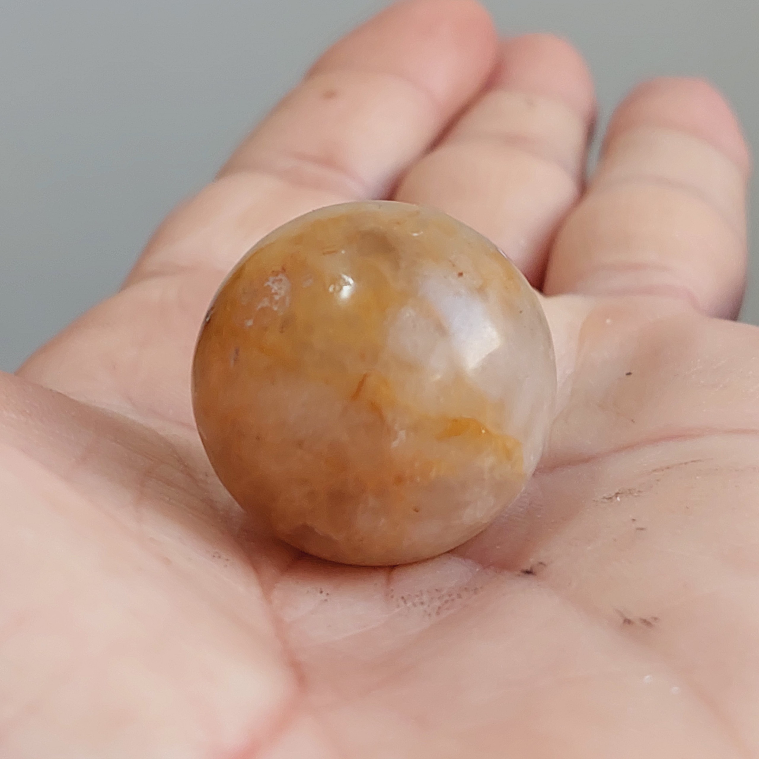 گوی سنگ سیترین طبیعی ابعاد 27 میلیمتری