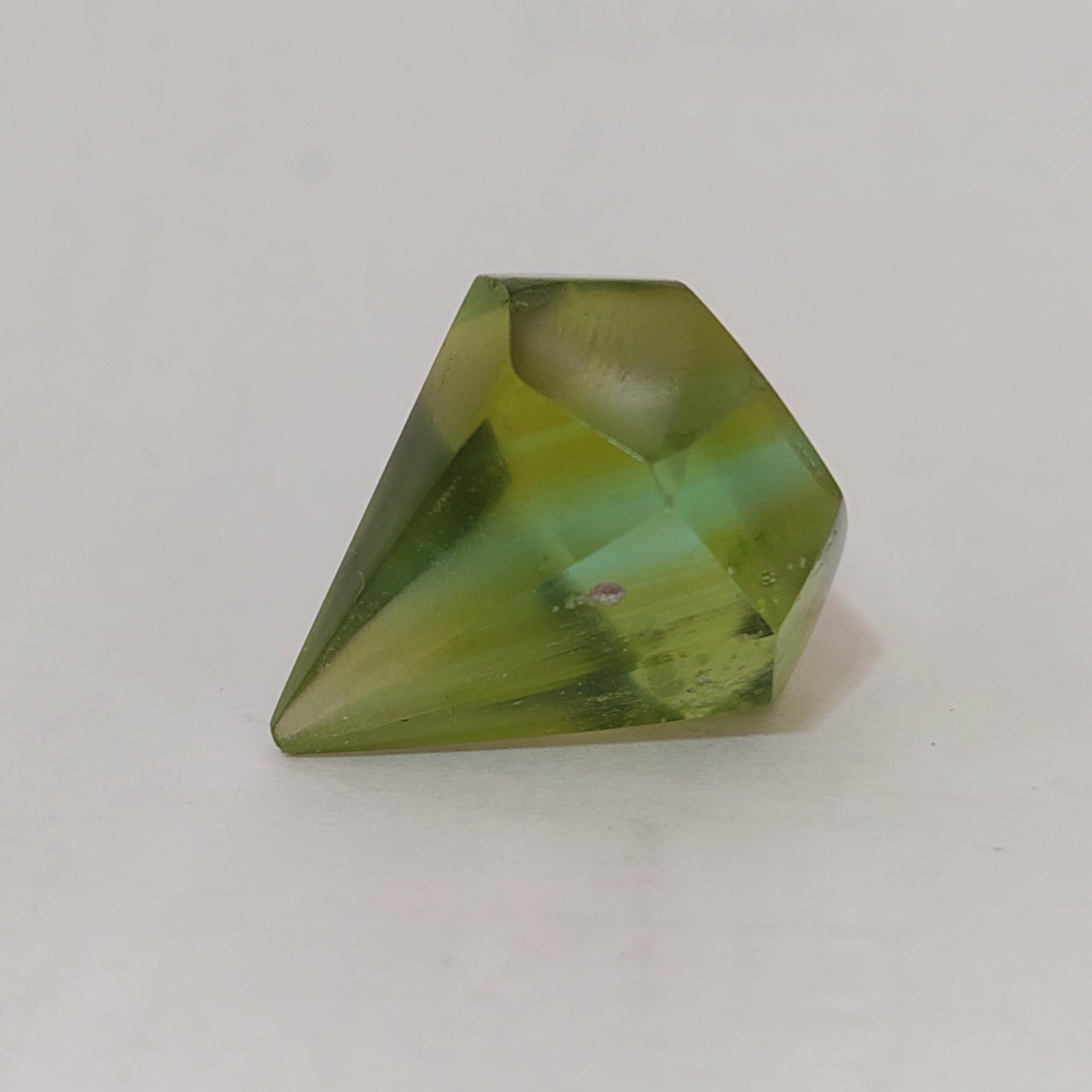 نگین درشت سنگ آبسیدین زمردی الماس تراش