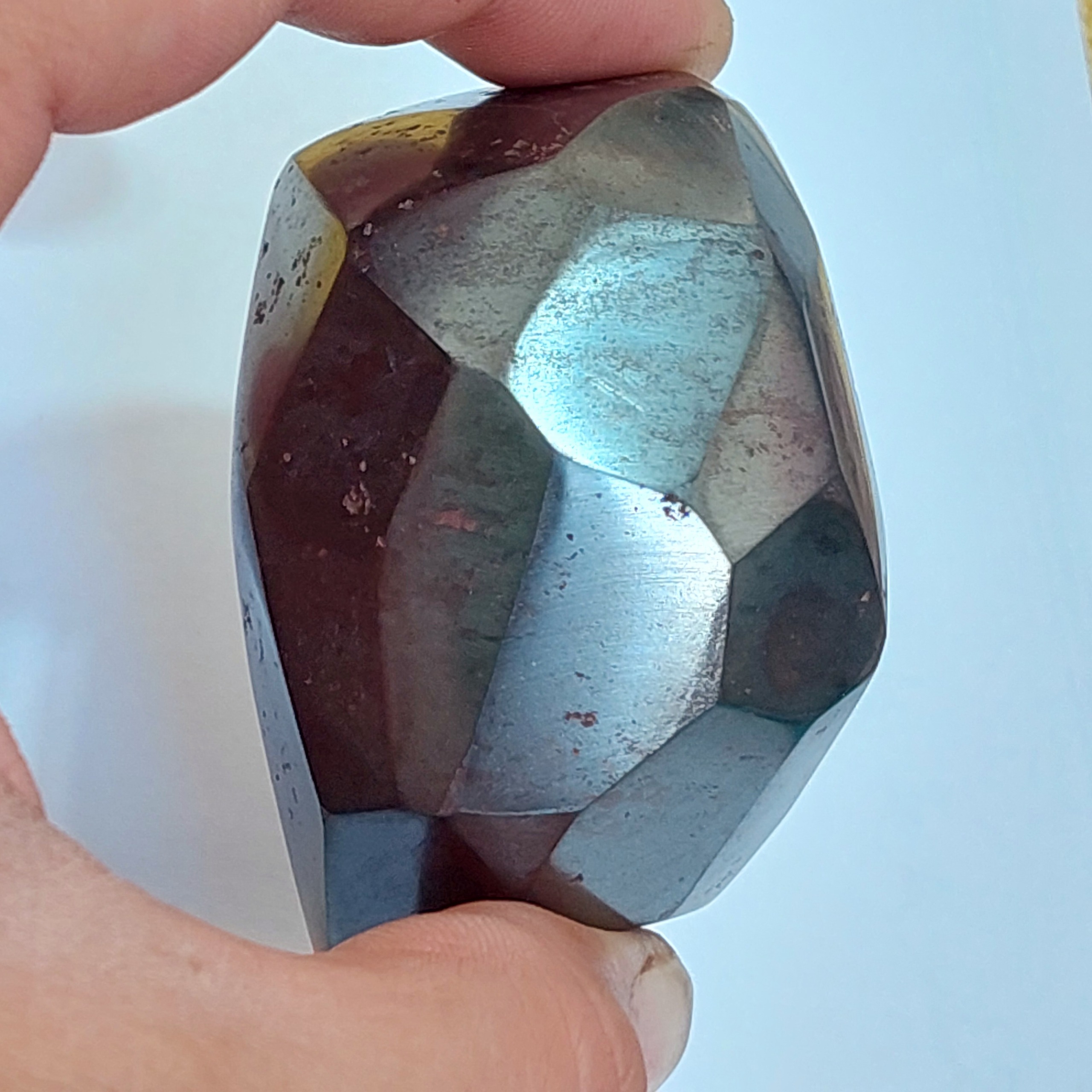 سنگ کلکسیونی حدید یا همان مگنتیت تراش زاویه دار