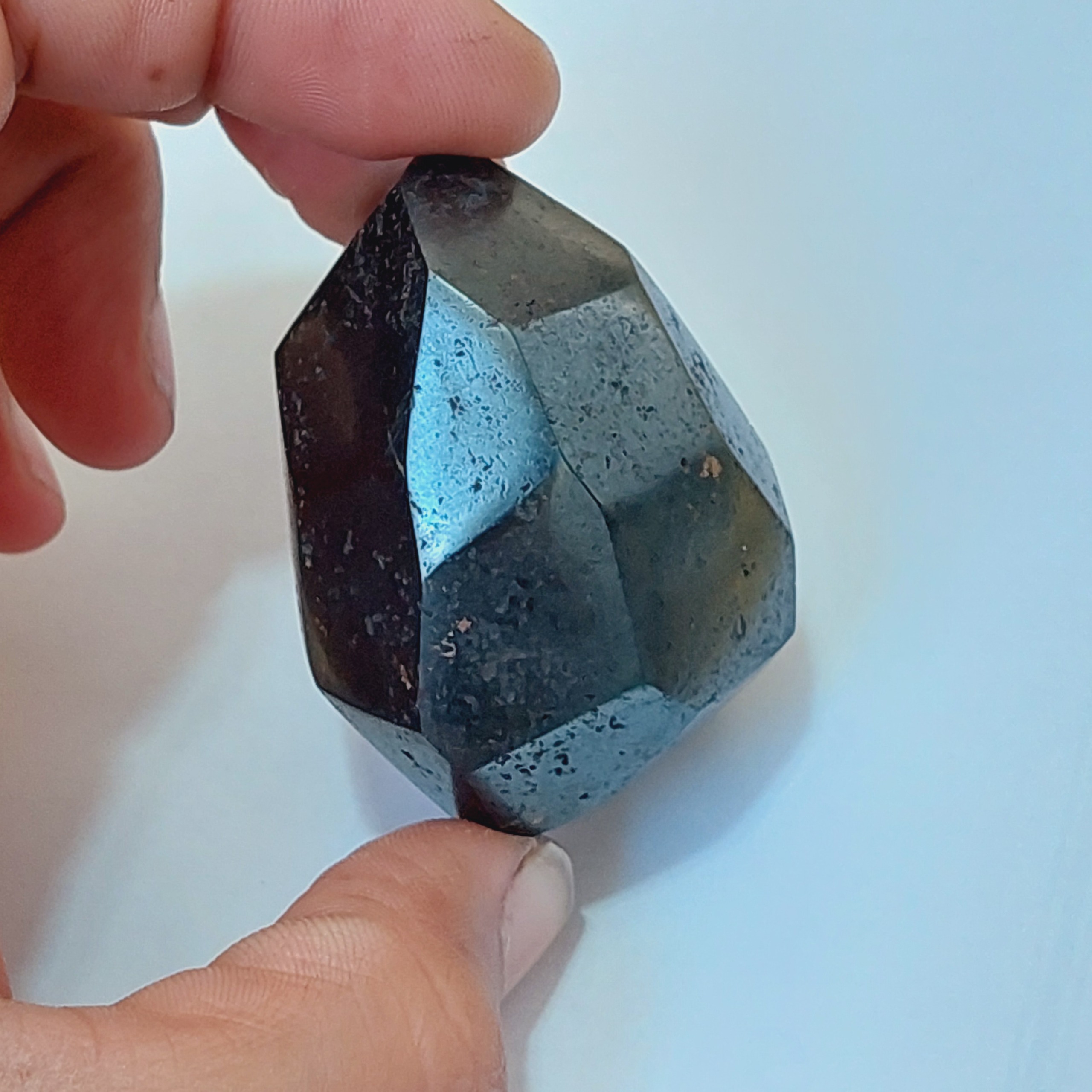 سنگ کلکسیونی حدید یا همان مگنتیت تراش زاویه دار