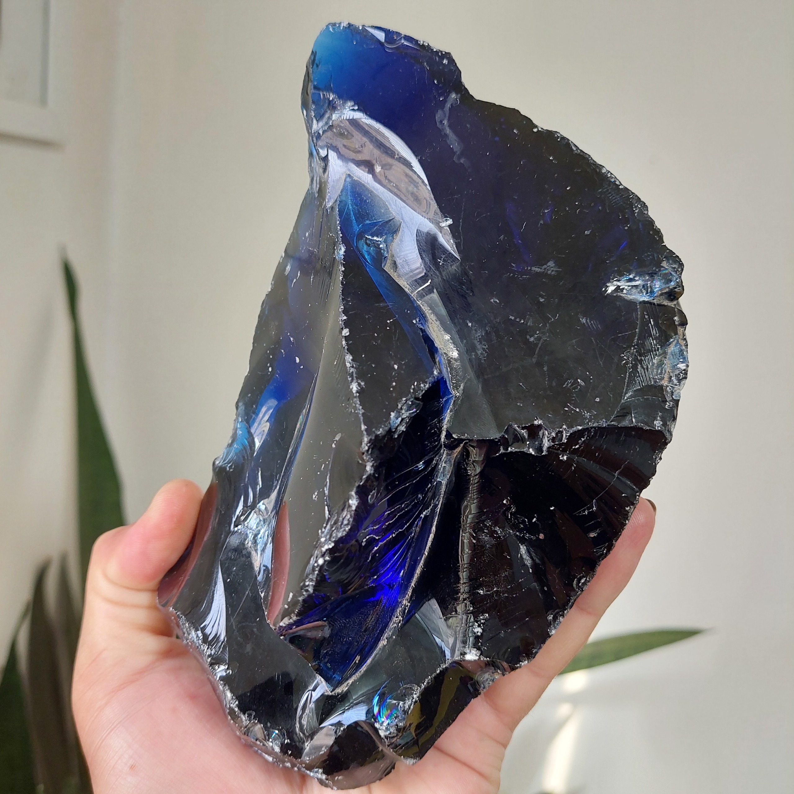 سنگ راف ابسیدین معدنی آبی کاربنی وزن 1550 گرم