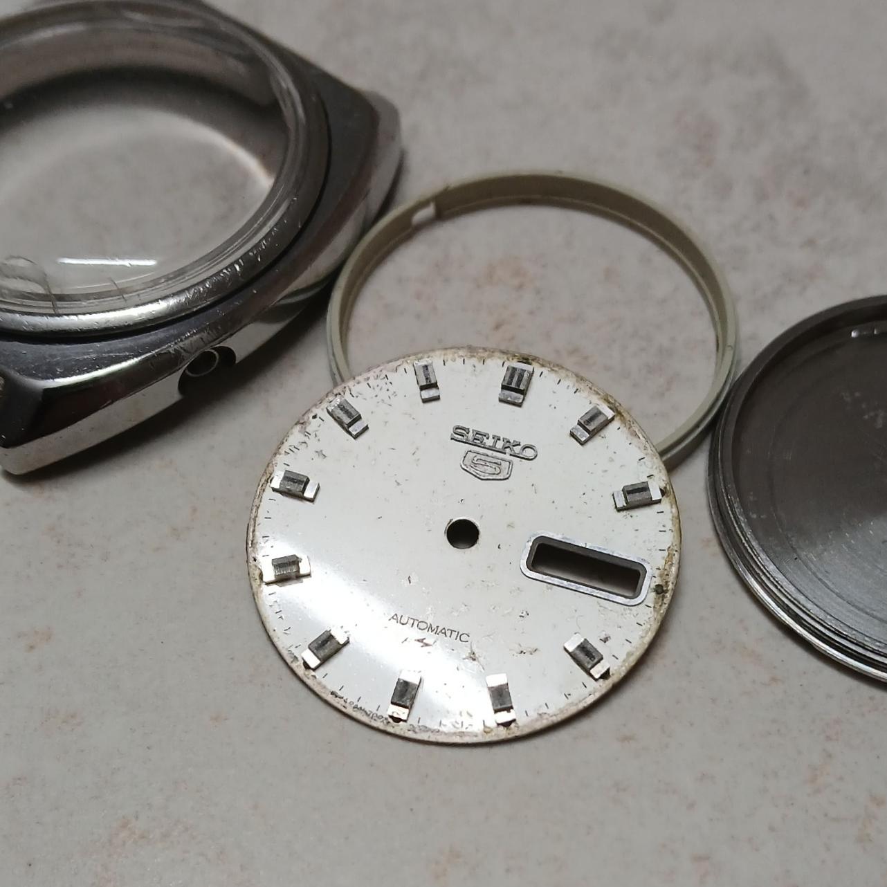 قاب و صفحه سیکو پنج 7009