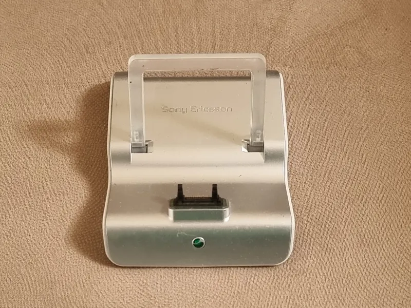 داکت یا پایه شارژ اصل سونی اریکسون P990i