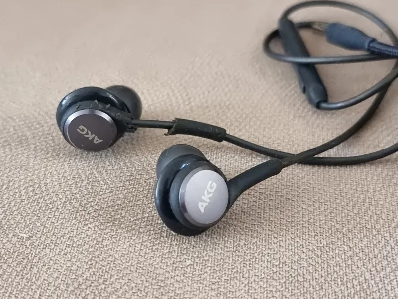 هندزفری اورجینال رو کارتنی سامسونگ AKG اس 8