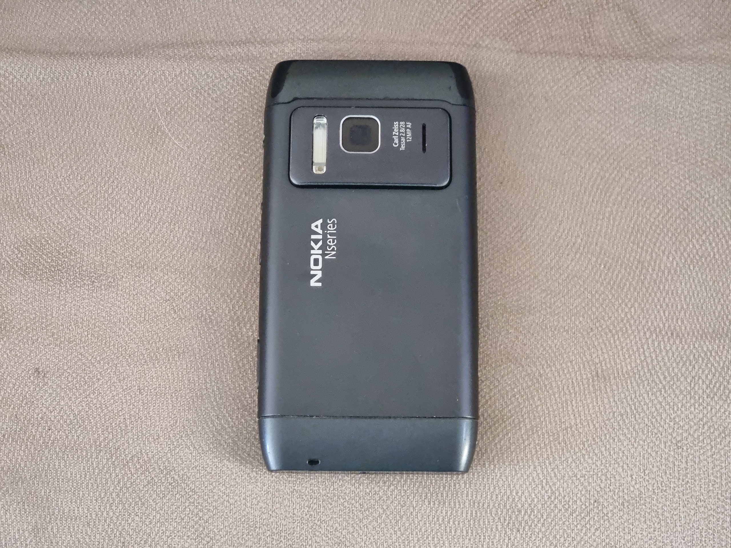 قاب و فریم اصلی رو کار موبایل نوکیا Nokia مدل N8