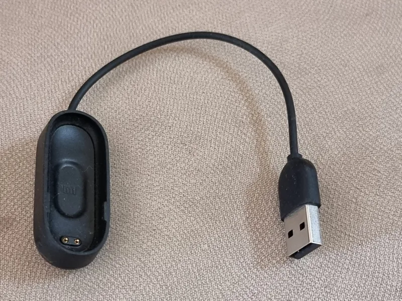شارژر اورجینال رو کارتنی می بند 4 Mi Band