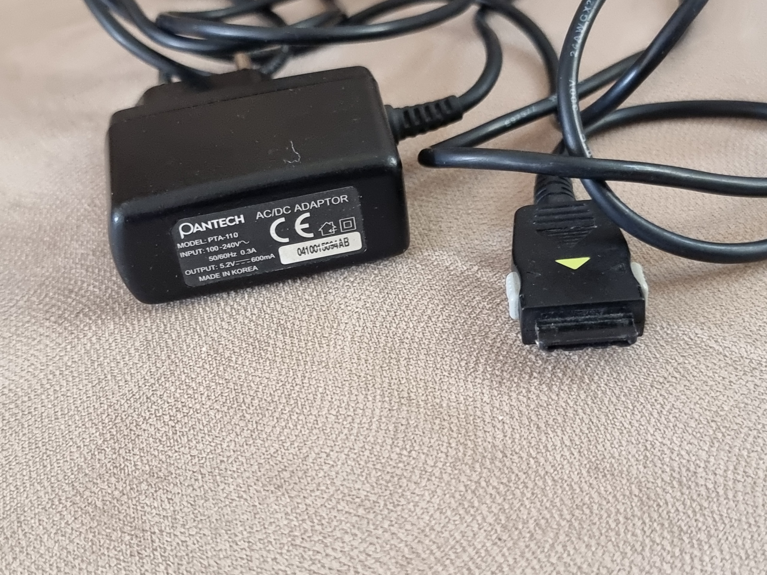 شارژر اورجینال رو کارتنی موبایل قدیمی پنتک pantech