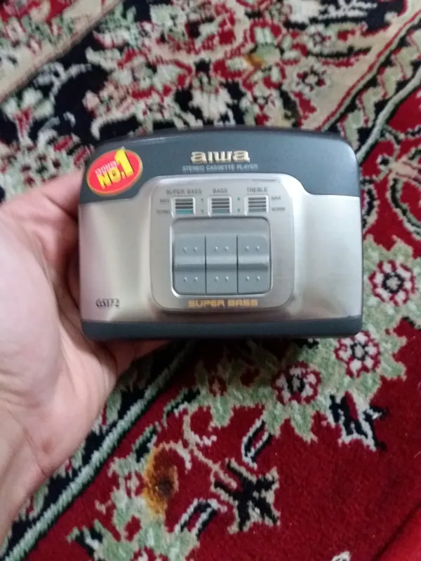 واکمن آیوا کاملا سالم مدل هنزفری خور