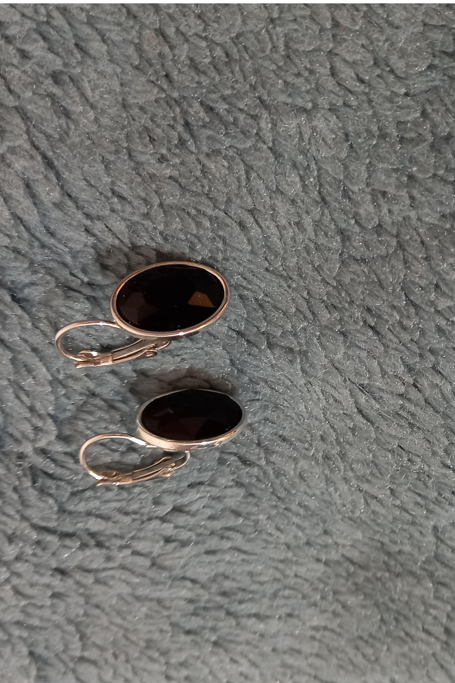 گوشواره طرح نگین مشکی