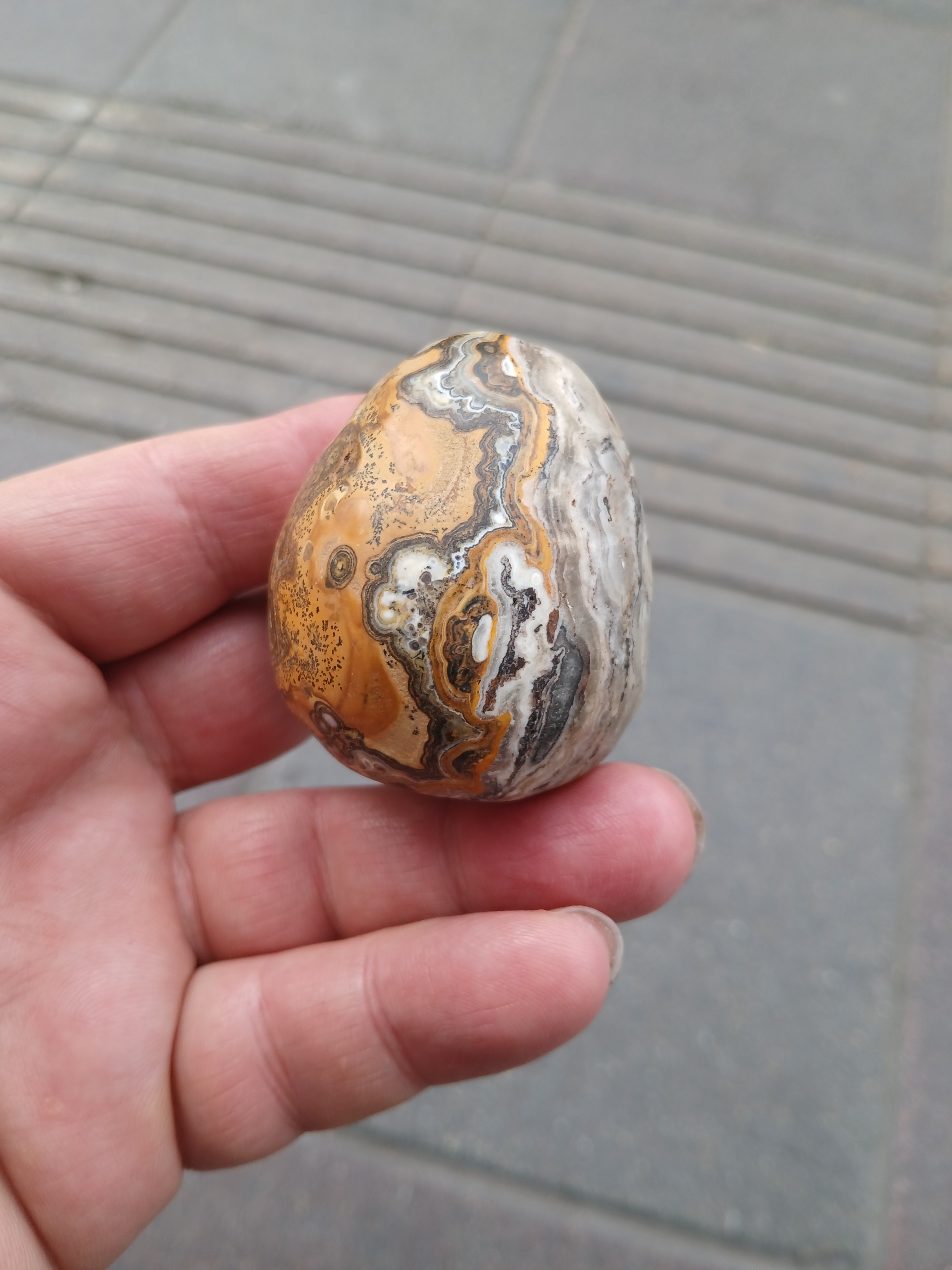 سنگ تخم مرغی