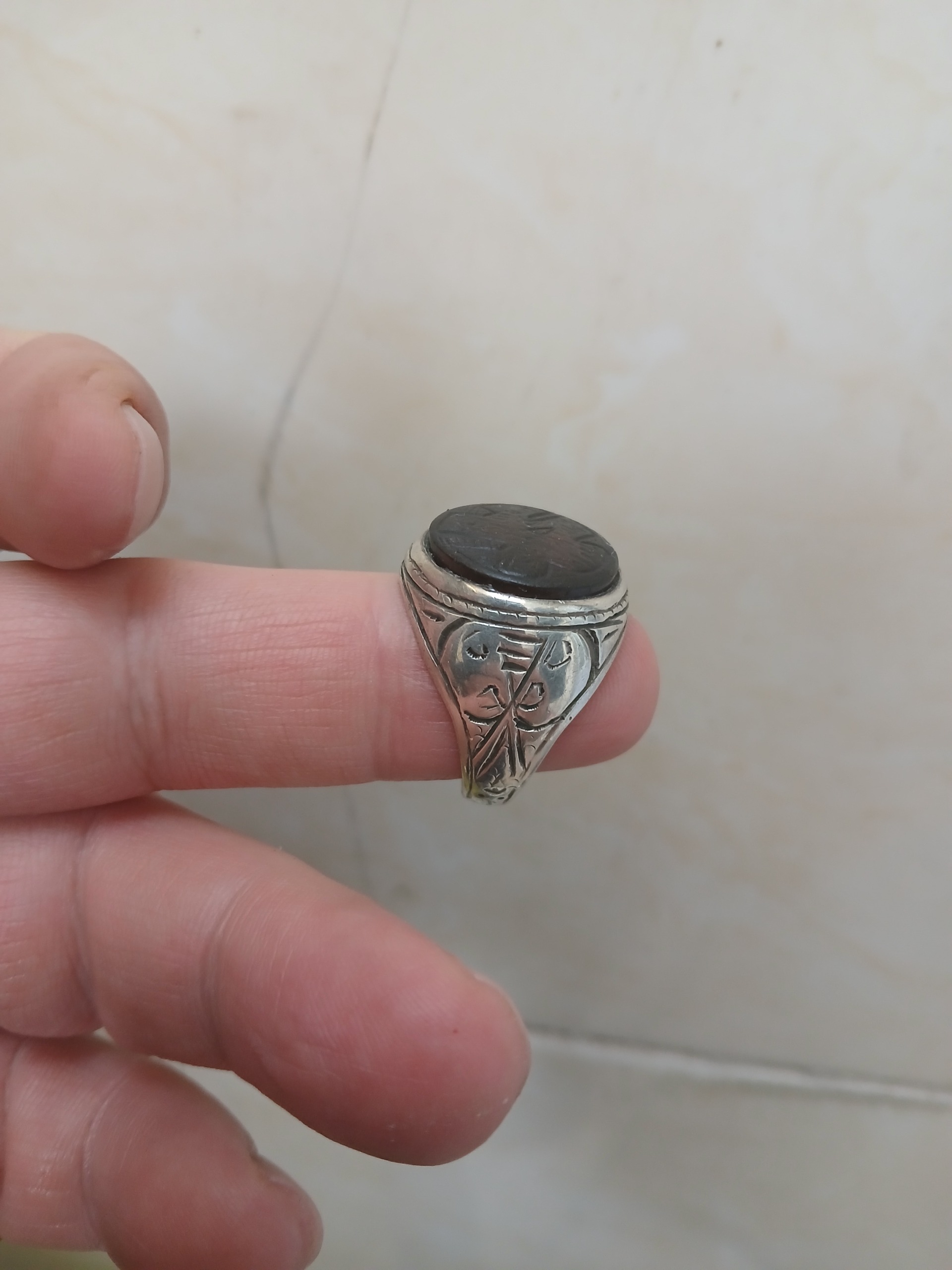 انگشتر عقیق خطی