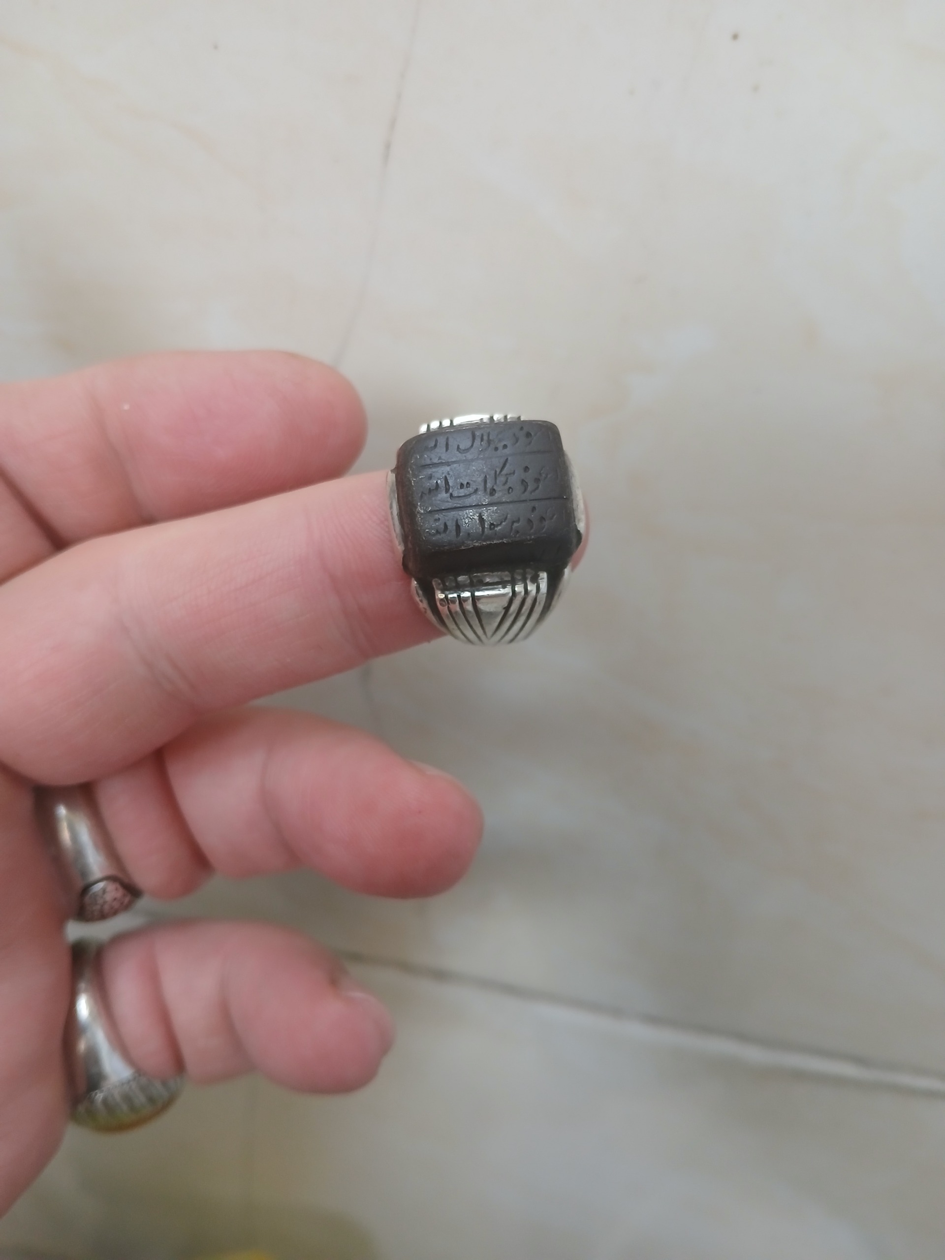 انگشتر حدید کهنه