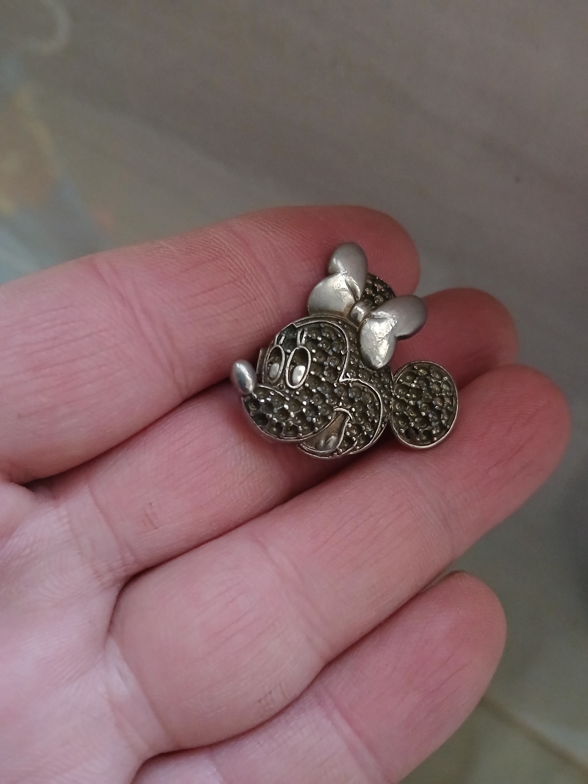 سنجاق سینه خارجی